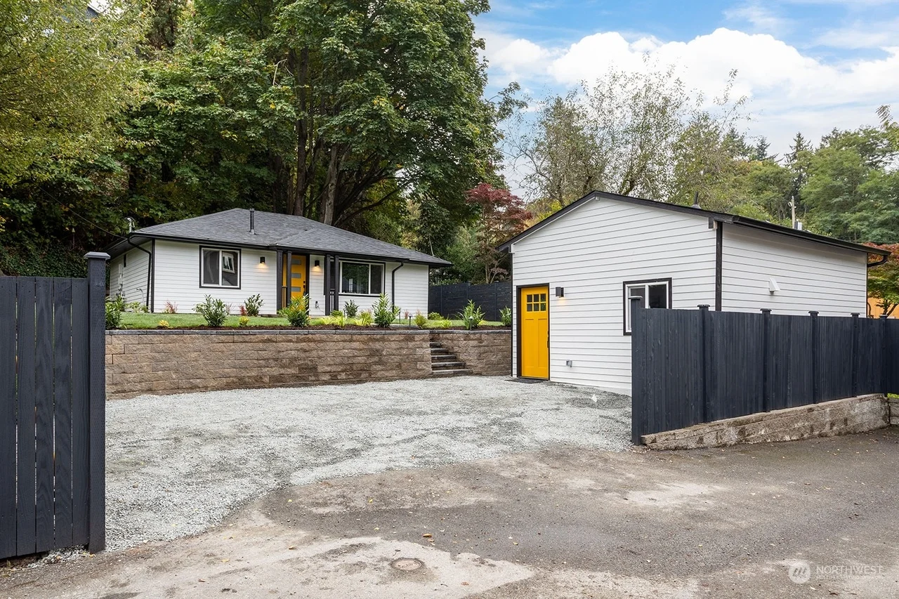 4221 1/2 Sw Myrtle St , WA 98136