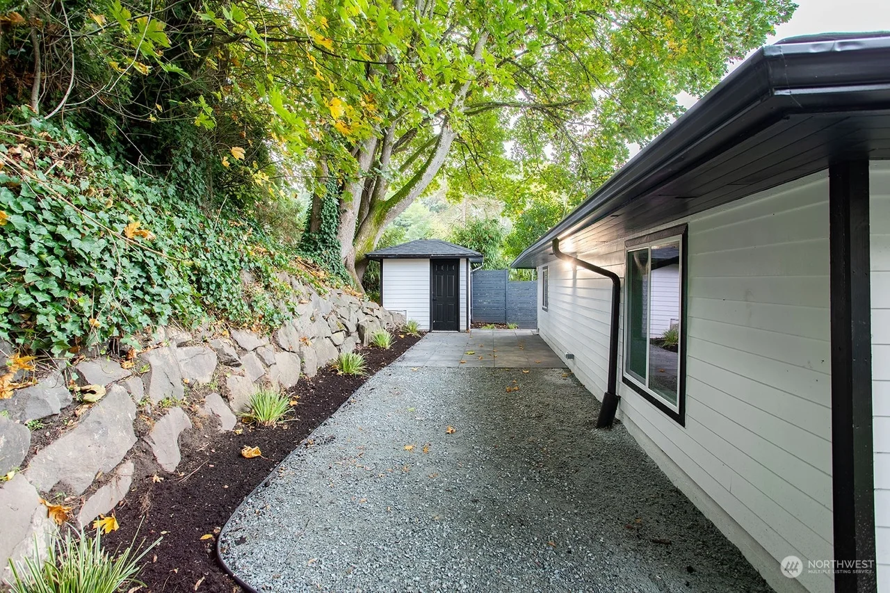 4221 1/2 Sw Myrtle St , WA 98136 - Interior/Exterior view 4