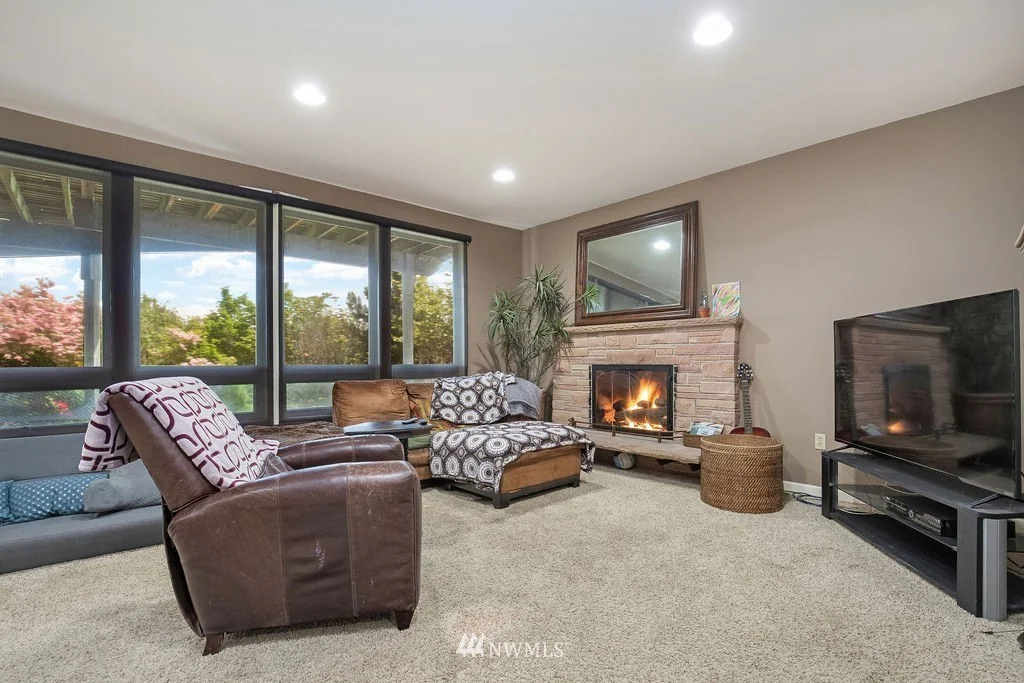 4044 E Mercer Way Mercer Island, WA 98040 - Interior/Exterior view 4