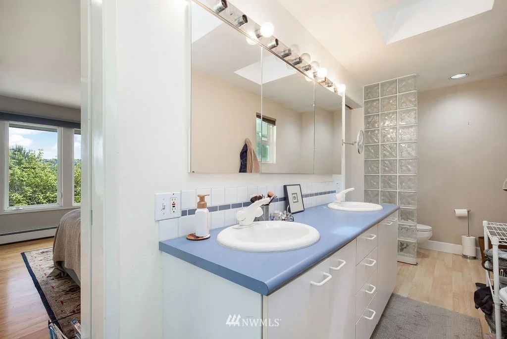 4044 E Mercer Way Mercer Island, WA 98040 - Interior/Exterior view 5