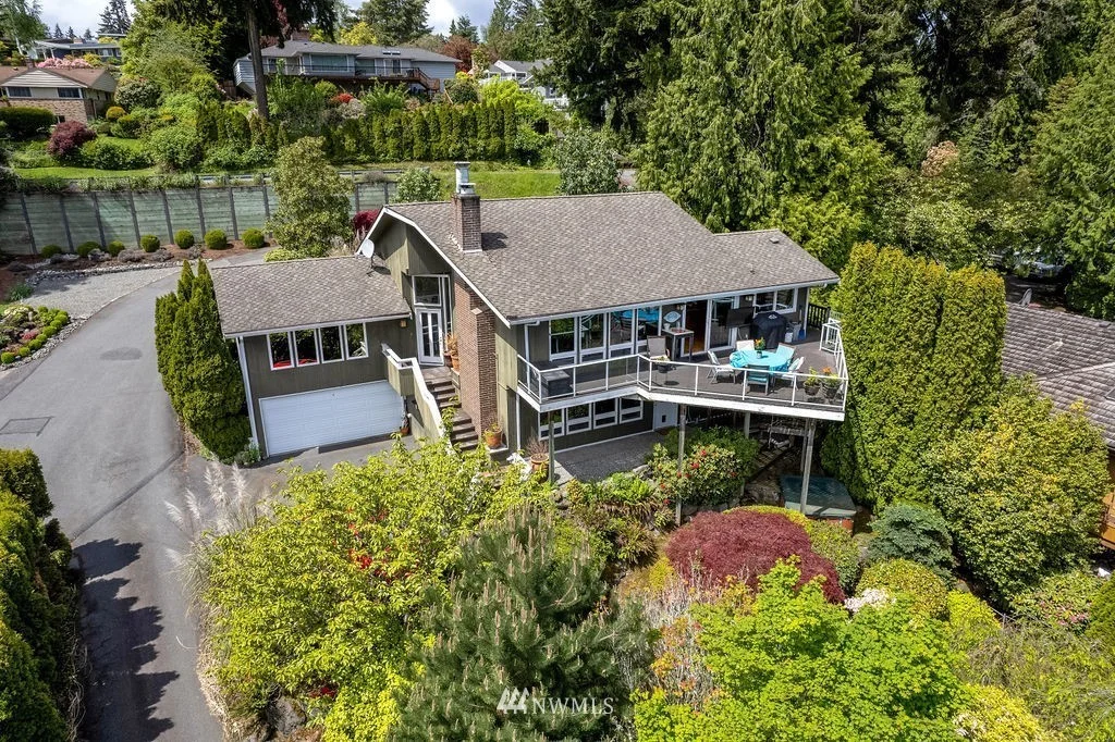 4044 E Mercer Way Mercer Island, WA 98040
