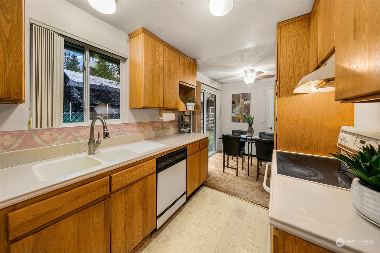 11435 8th Ave S Burien, WA 98168 - Interior/Exterior view 5