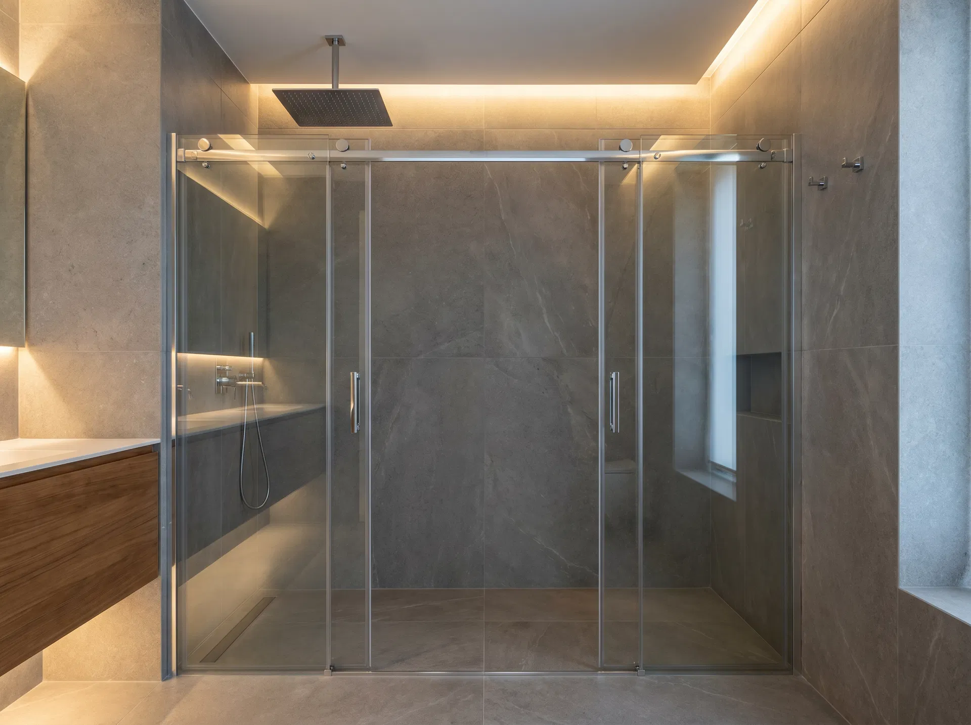 Corner & Neo-Angle Enclosures