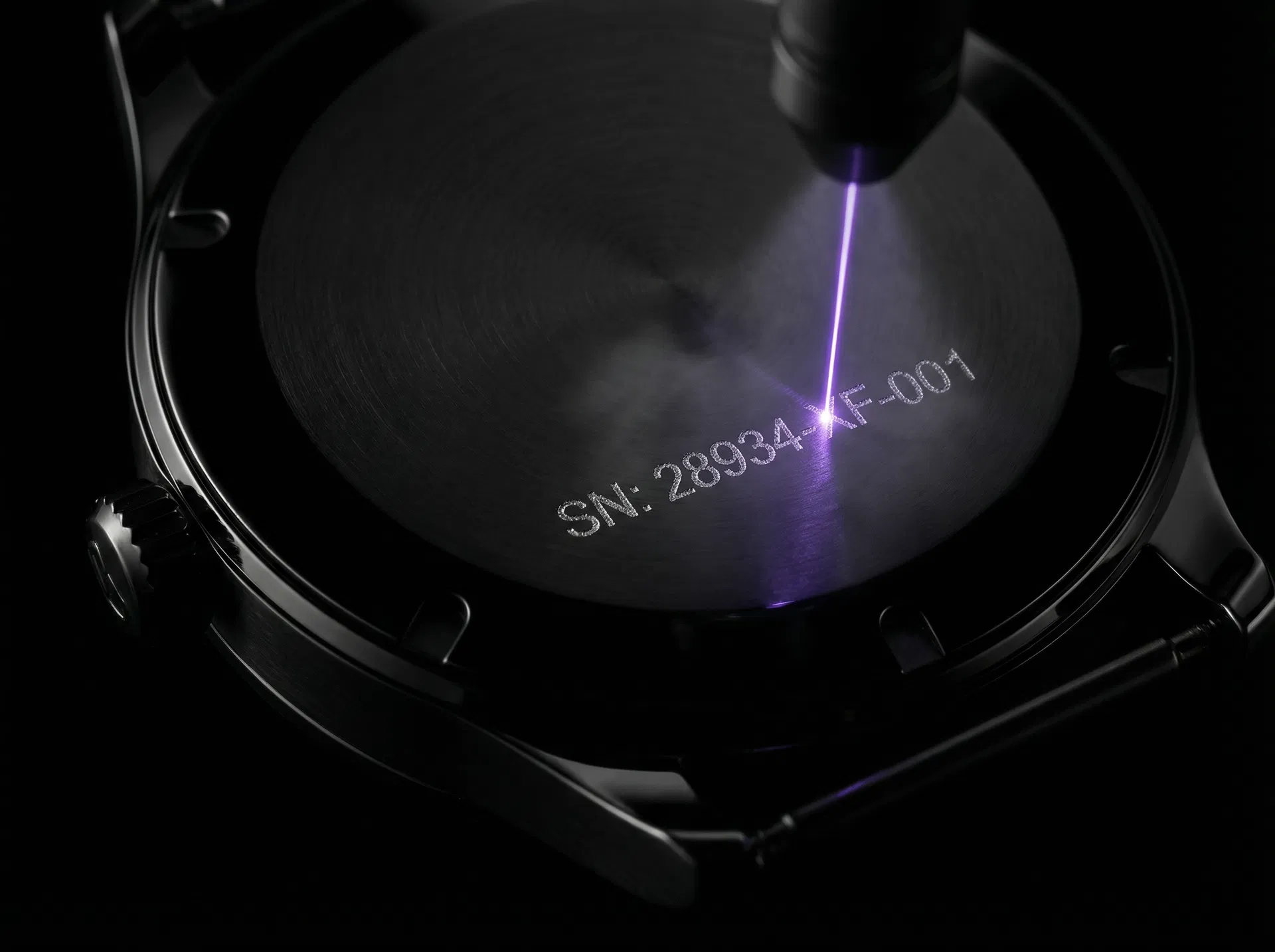 Marquage laser UV sur fond de boîte montre DLC