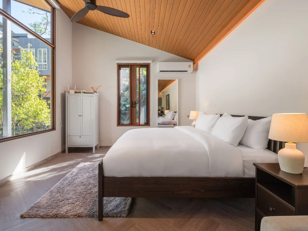 Villa with Lake View