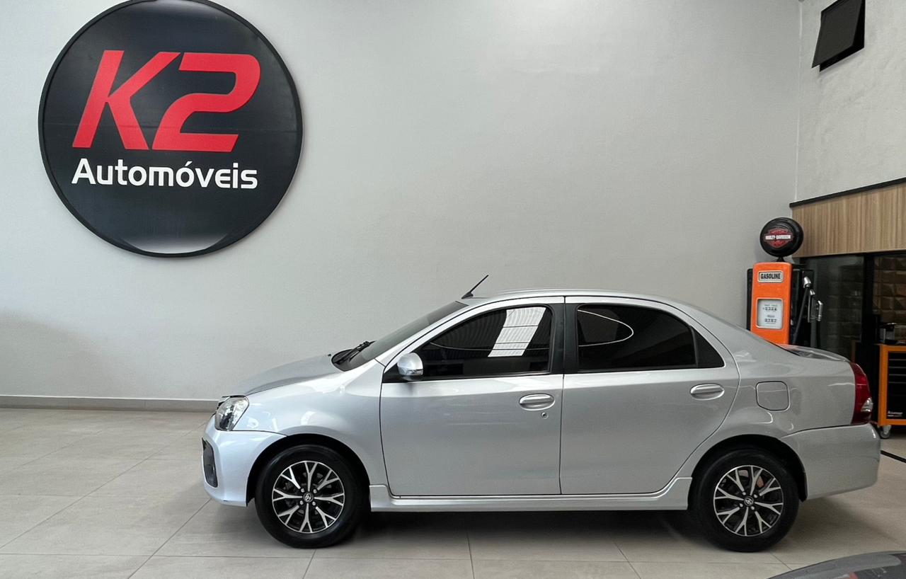 TOYOTA  ETIOS 
