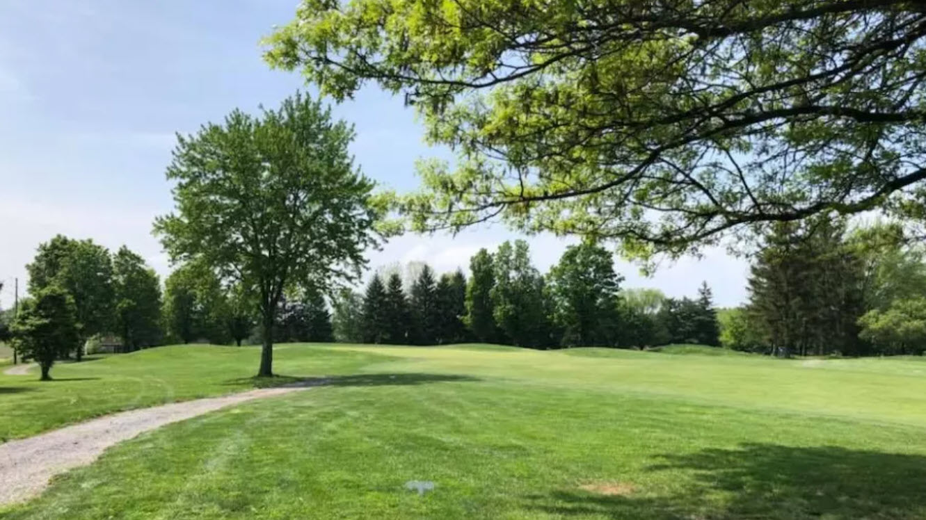 Scenic view of a tree-lined fairway at Bucknell Golf Club in Lewisburg, Pennsylvania