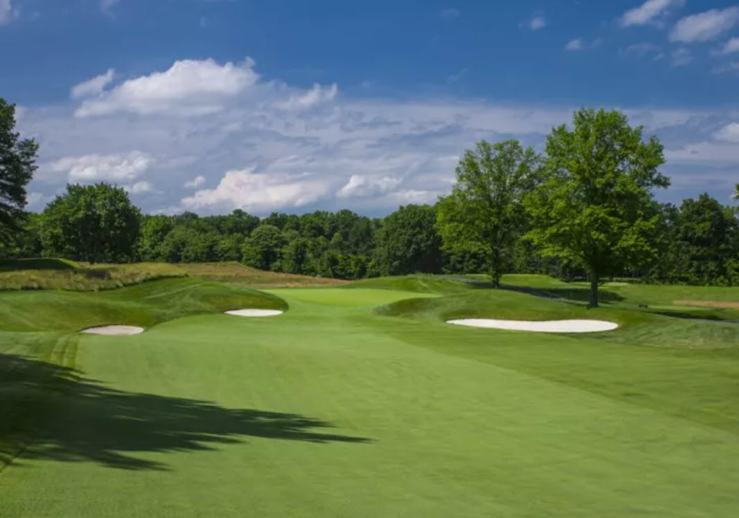 Overview of the 18th green and clubhouse at Plainfield Country Club