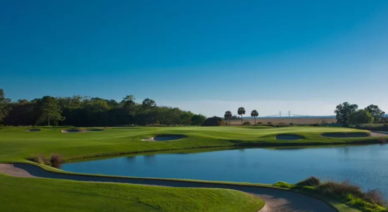 Panoramic view of the 18th hole at Sea Island Golf Club Seaside Course with the ocean in the background