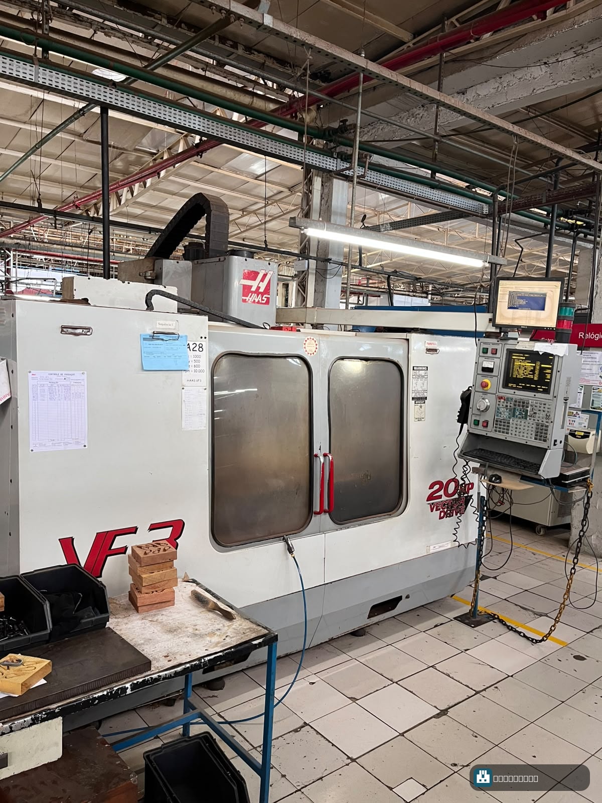 Haas VF-3 — Centro de Usinagem Vertical Haas VF-3 Usado