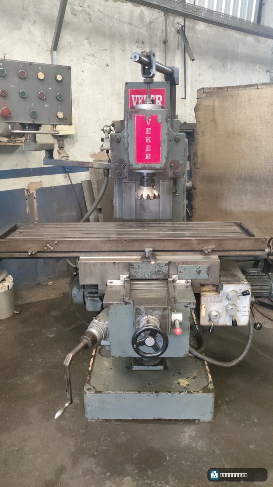 VEKER 750 U — Fresadora Universal Convencional Usado