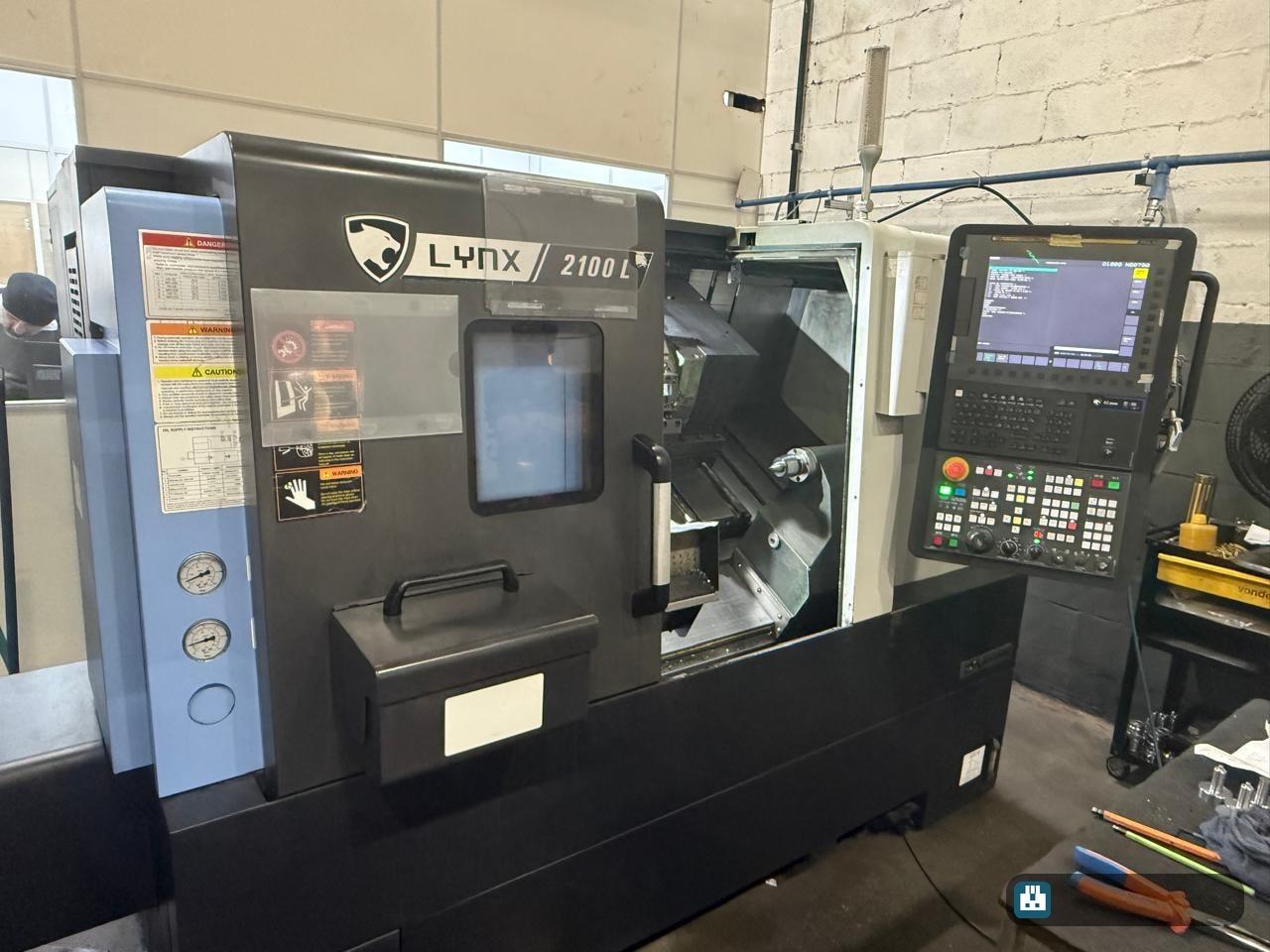 DN Solutions LYNX 2100 L — Torno CNC Usado