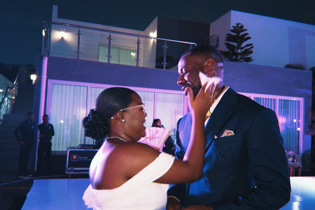 Influenciadora digital Manuelita fica noiva em cerimónia intimista