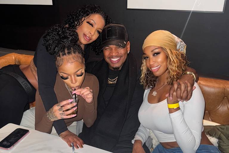 Ne-Yo rouba a cena em Paris ao surgir radiante acompanhado pelas suas três namoradas