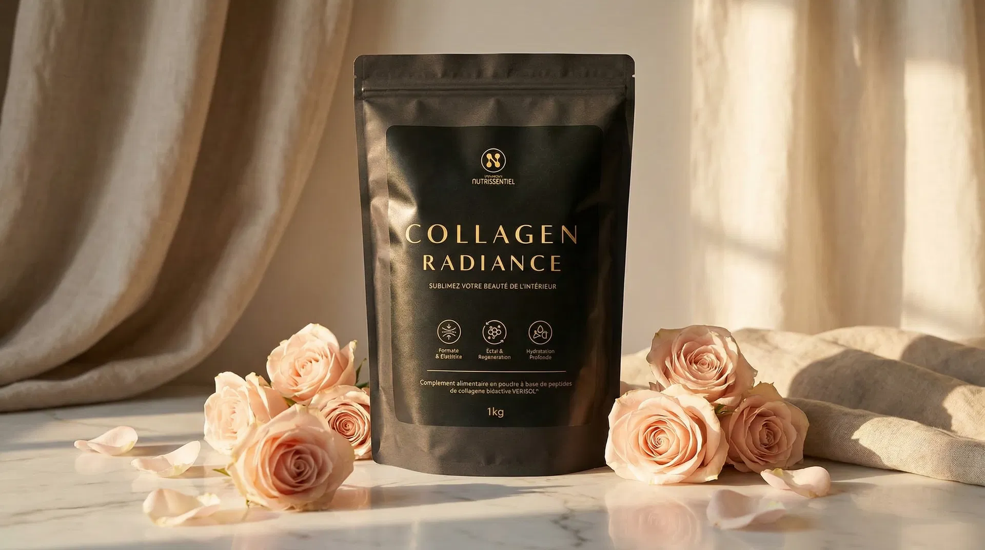 Femme élégante tenant le sachet Collagen Radiance