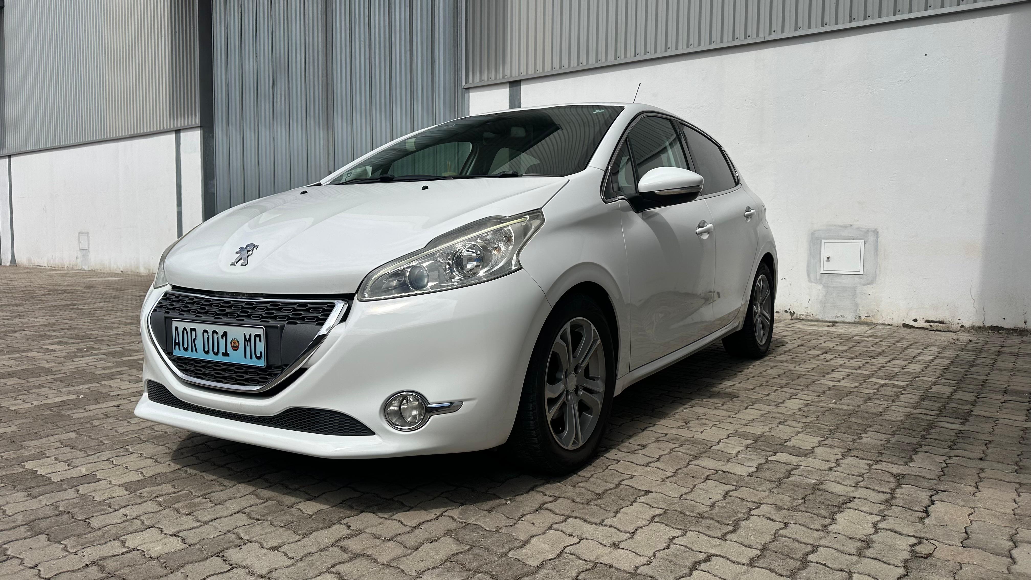 Peugeot 208 2012