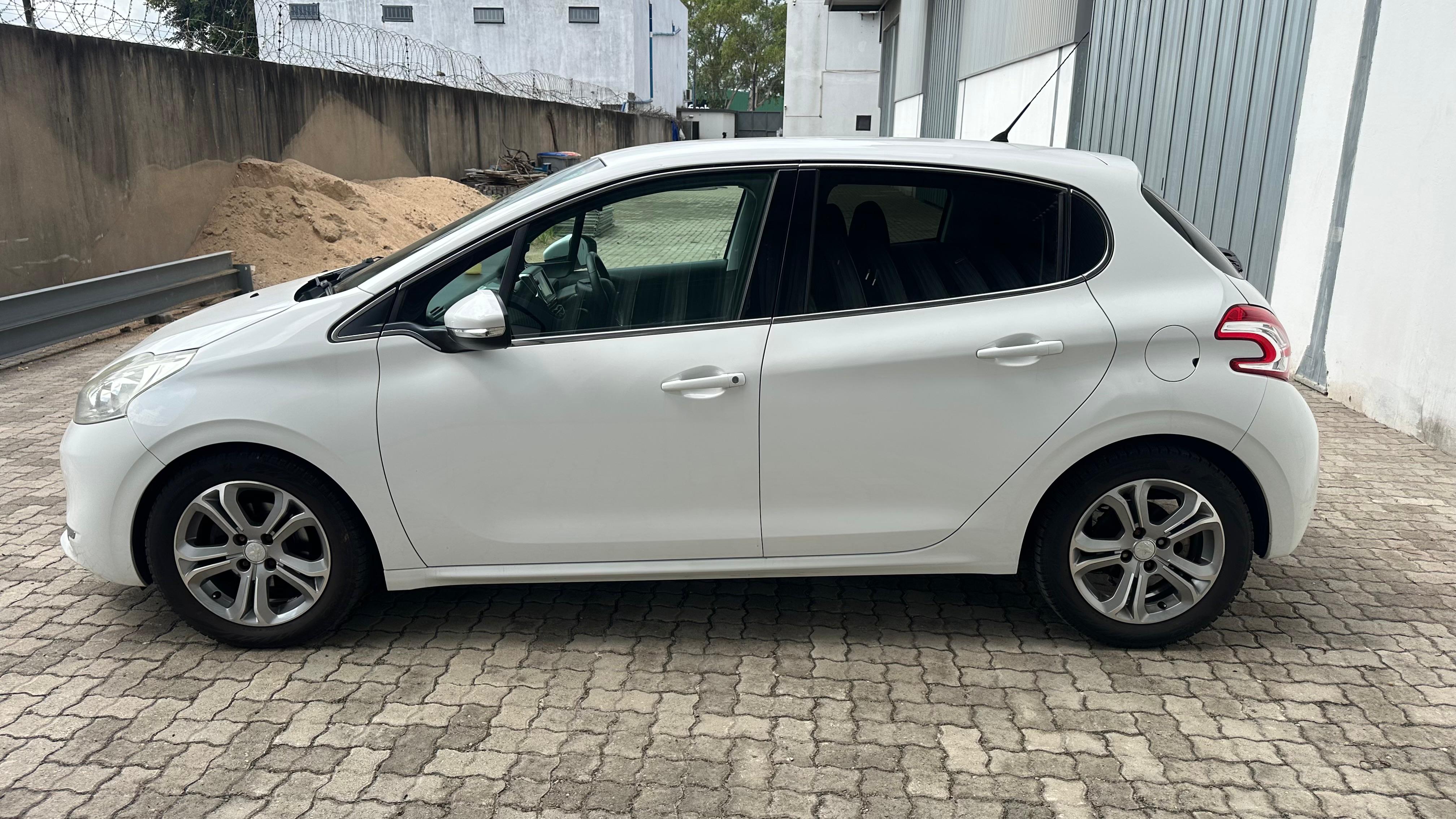 Peugeot 208 2012 5