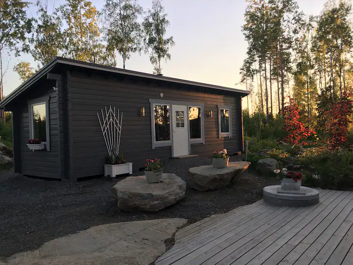 Idyllinen mökkimajoitus omassa rauhassa järven rannalla