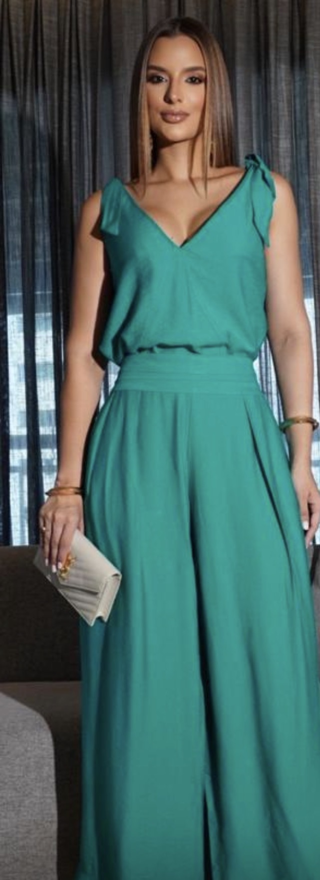 Conjunto Blusa com amarração e Calça com pregas pink