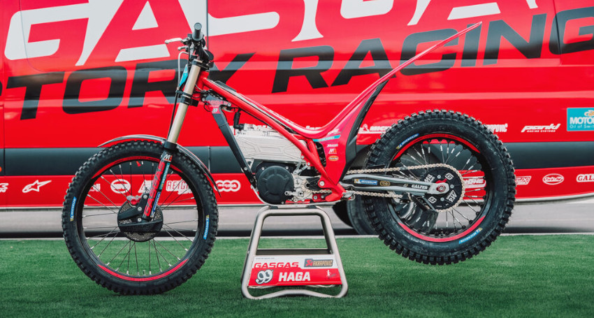 A red GASGAS TXE on a stand