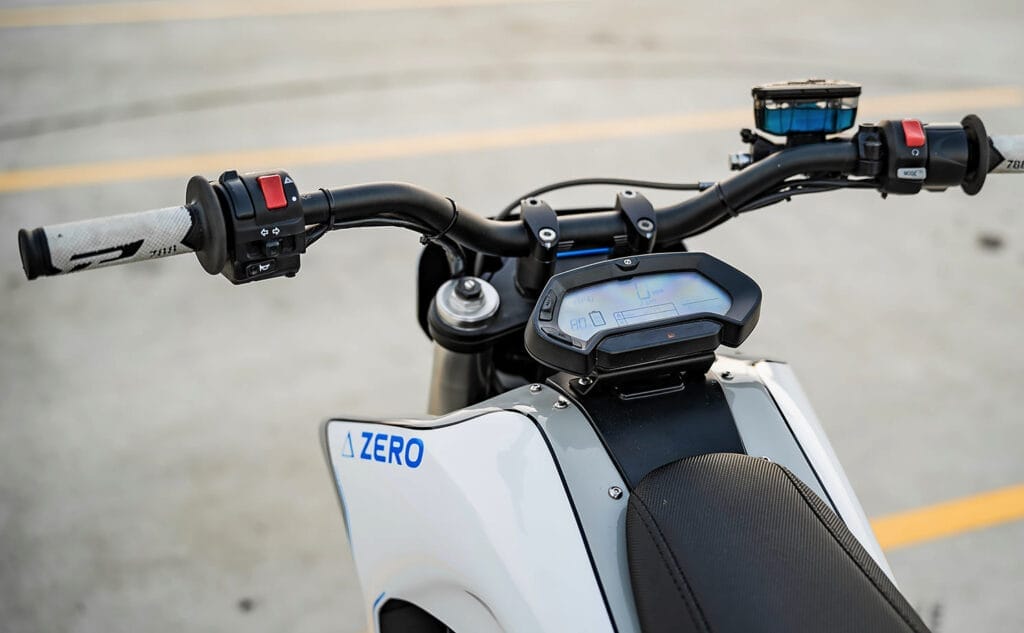 A close up of the handlebar of a motorcycle.