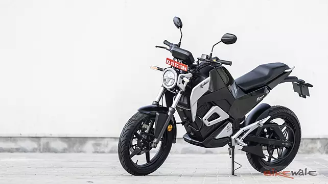 a motorcycle parked on the side of a building