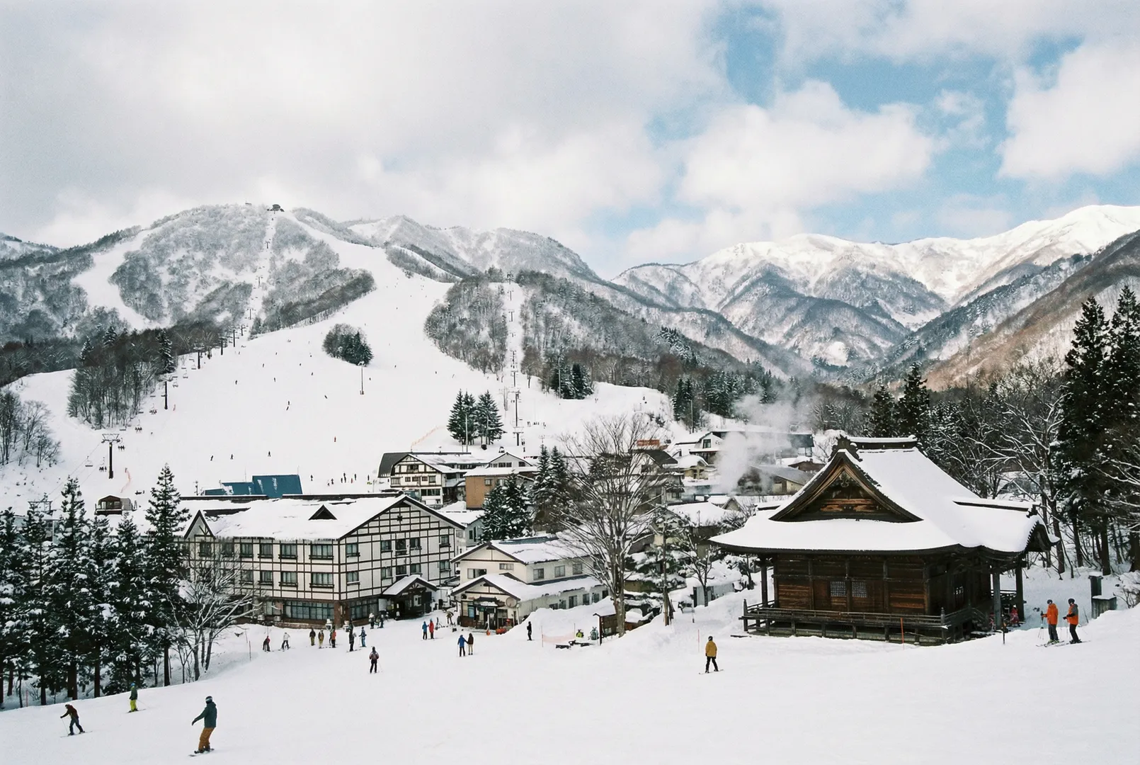 Kitashiga Kogen Kumaruyama ski resort
