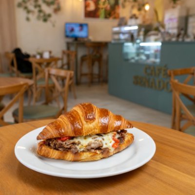 Croissant com Carne Louca com Mussarela