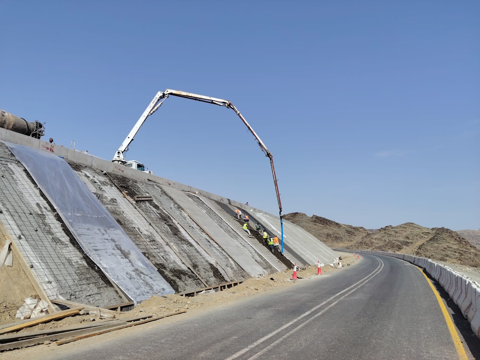 أعمال حمايات الطرق