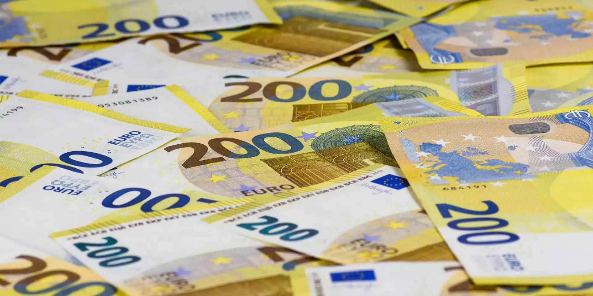 Estabilidade Macroprudencial Reforçada, Mercado Imobiliário Prime em Ascensão, Regulação Financeira Modernizada e Residência Europeia Acessível