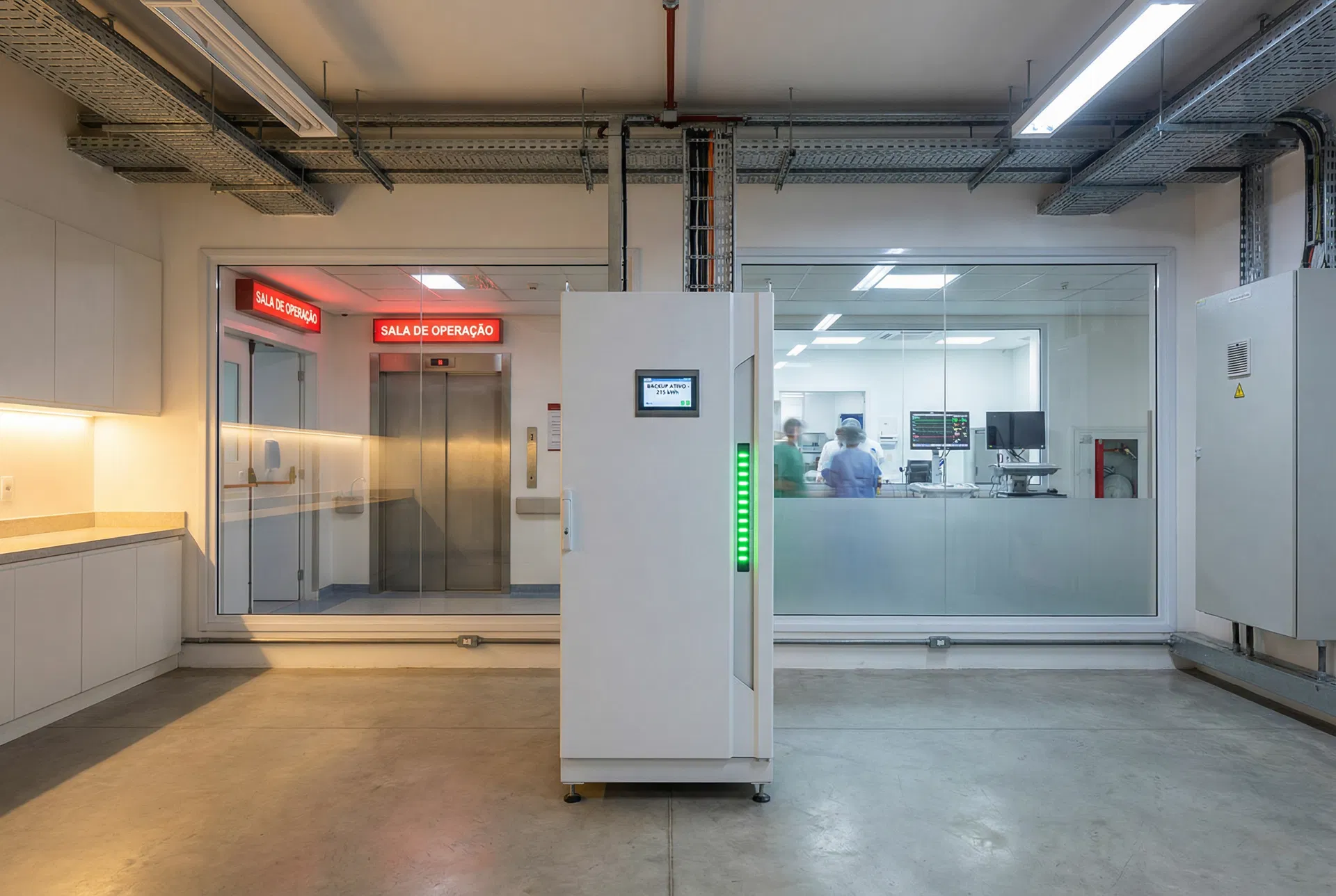 BESS compacto de 215 kWh em hospital — protegendo centro cirúrgico e elevadores
