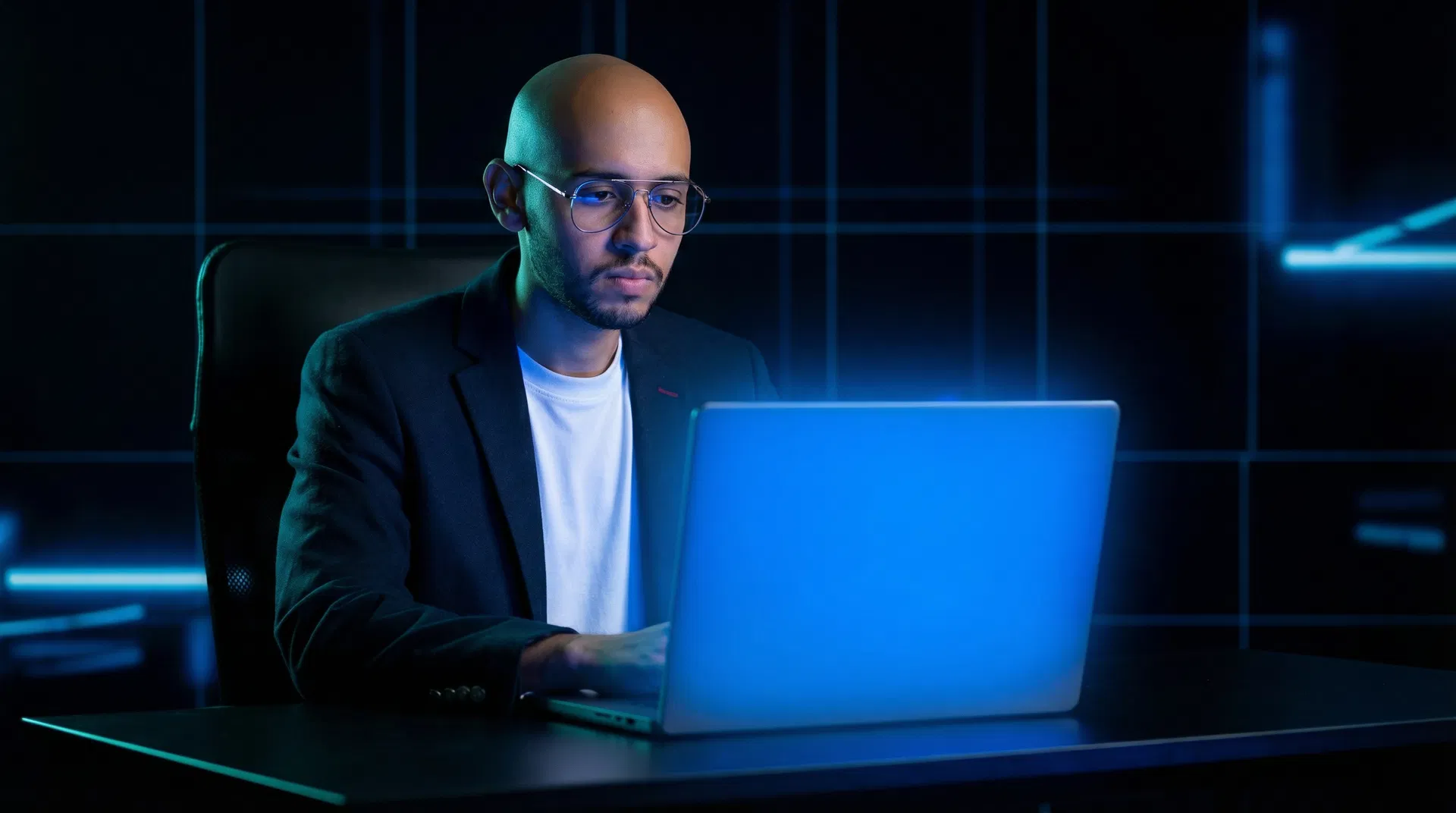 Stanley Fuentes trabajando con IA