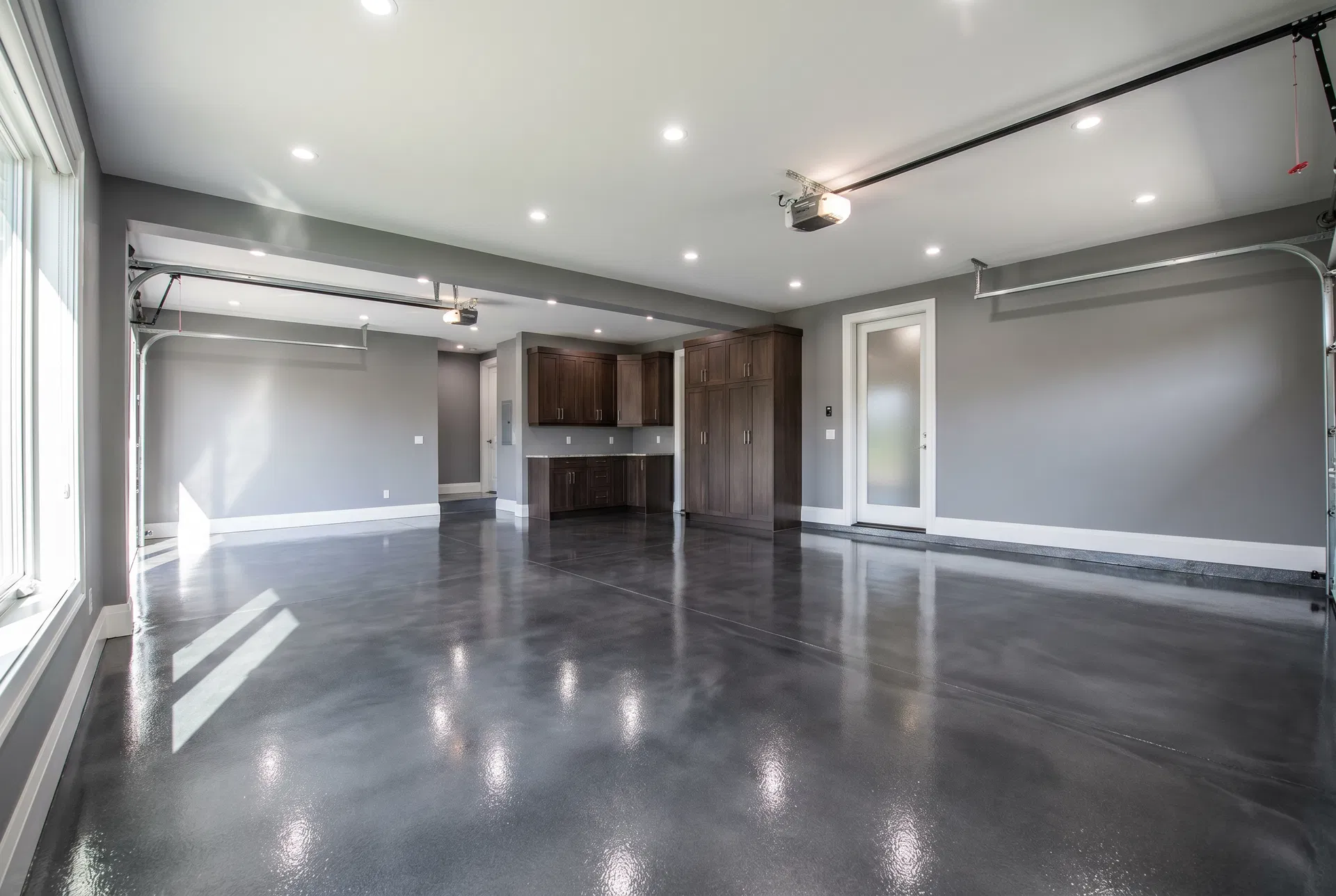 High-gloss epoxy floor coating in a South Florida garage