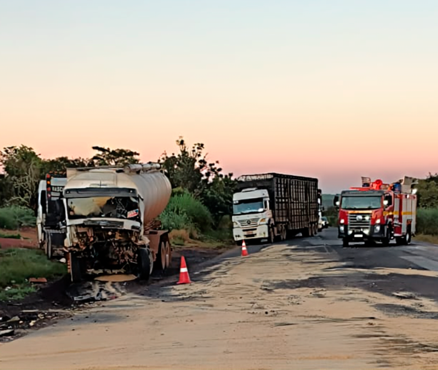 Patrocínio: Colisão na BR-365 mata grávida e fere três