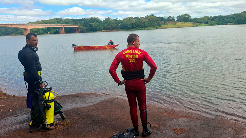 Corpos de pai e filha são localizados em veículo retirado de rio em Santa Vitória
