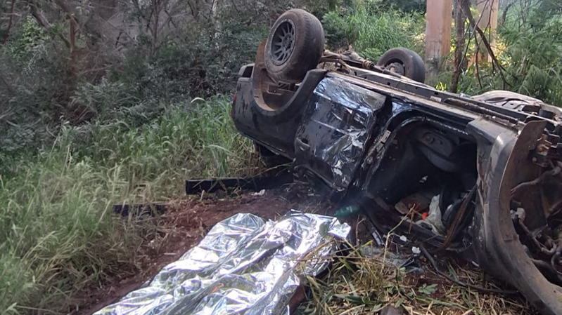 Jovem morre após caminhonete bater em ponte na BR-262, em Uberaba