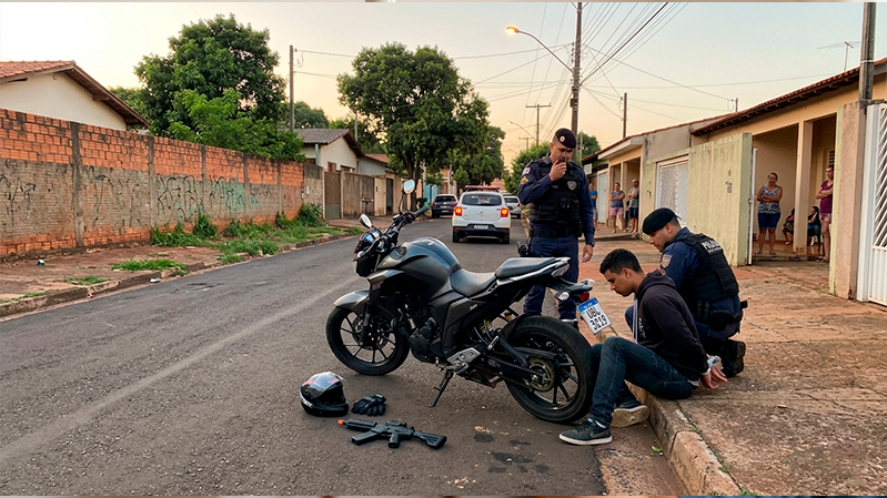 Suspeito é detido ao tentar roubar moto com réplica de arma de fogo no Jardim Patrícia