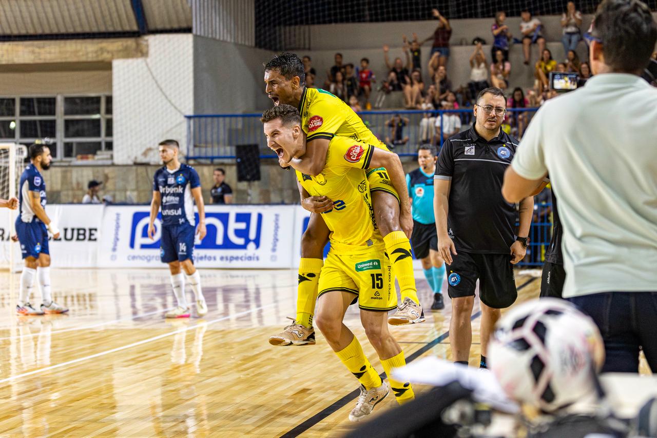 Praia Clube vence Tubarão por 6 a 3 e segue invicto na LNF