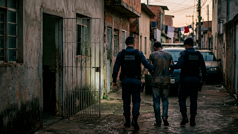 PM desmonta cativeiro no São Jorge e resgata homem mantido refém em Uberlândia