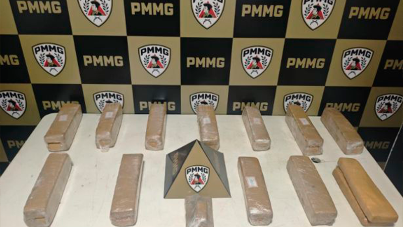 PM prende dupla com 25 barras de maconha escondidas em mata no Pequis