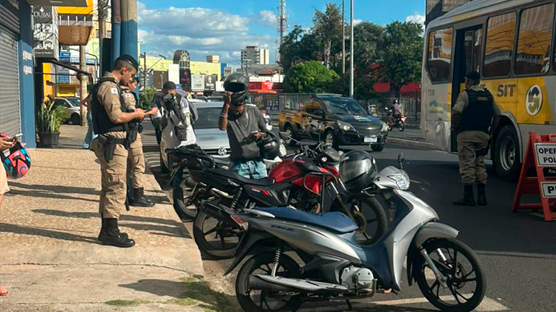 Operação da PM prende motorista embriagado e registra 23 infrações em Uberlândia