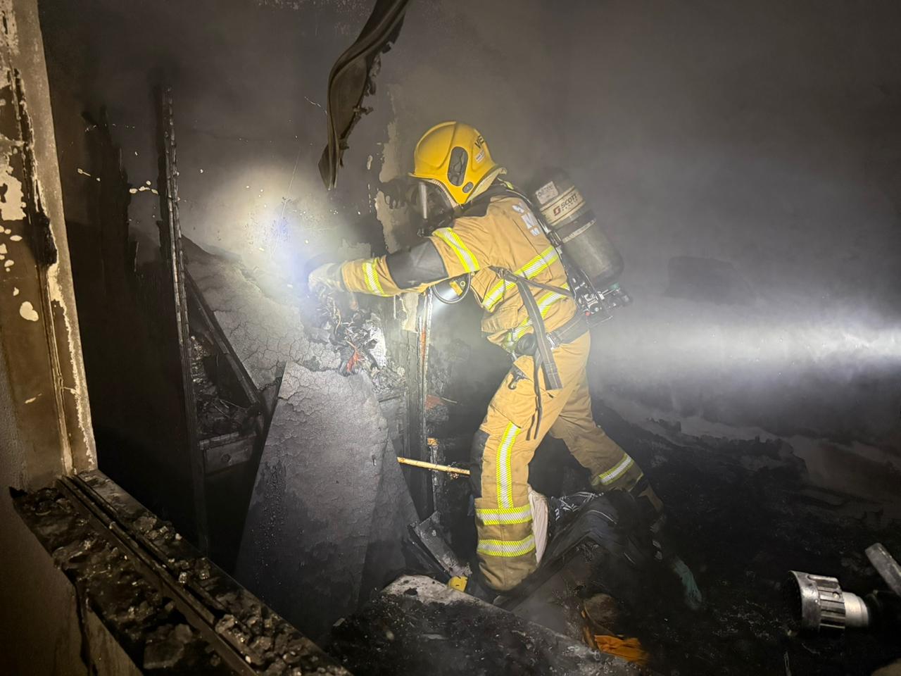 Marido quebra janela e salva esposa de incêndio dentro de casa em Uberlândia
