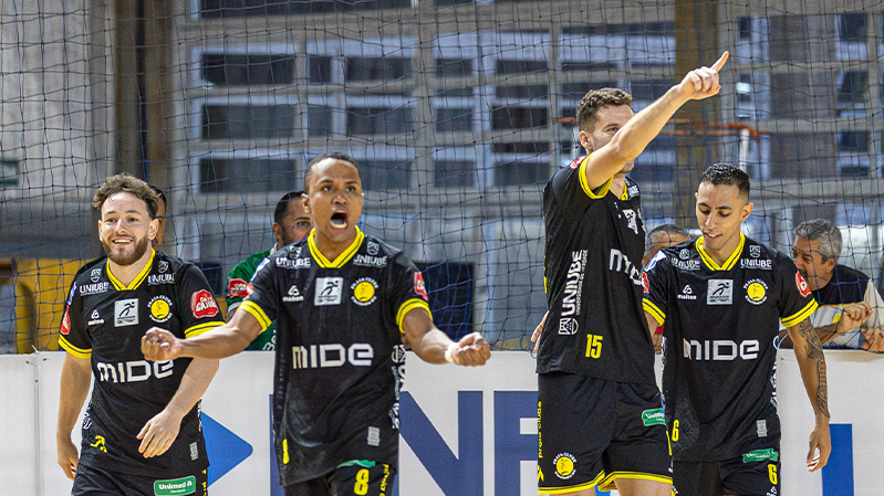 Praia Clube encara Corinthians fora de casa de olho na liderança da LNF