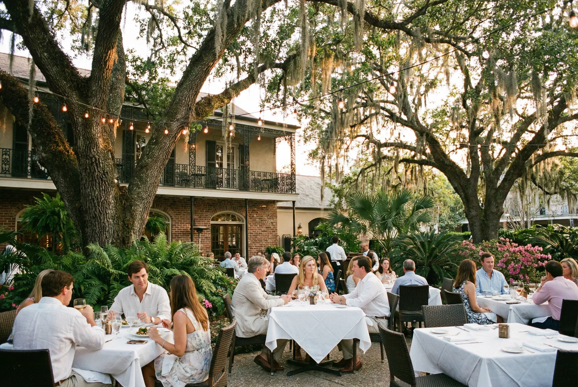 Restaurants & Outdoor Dining