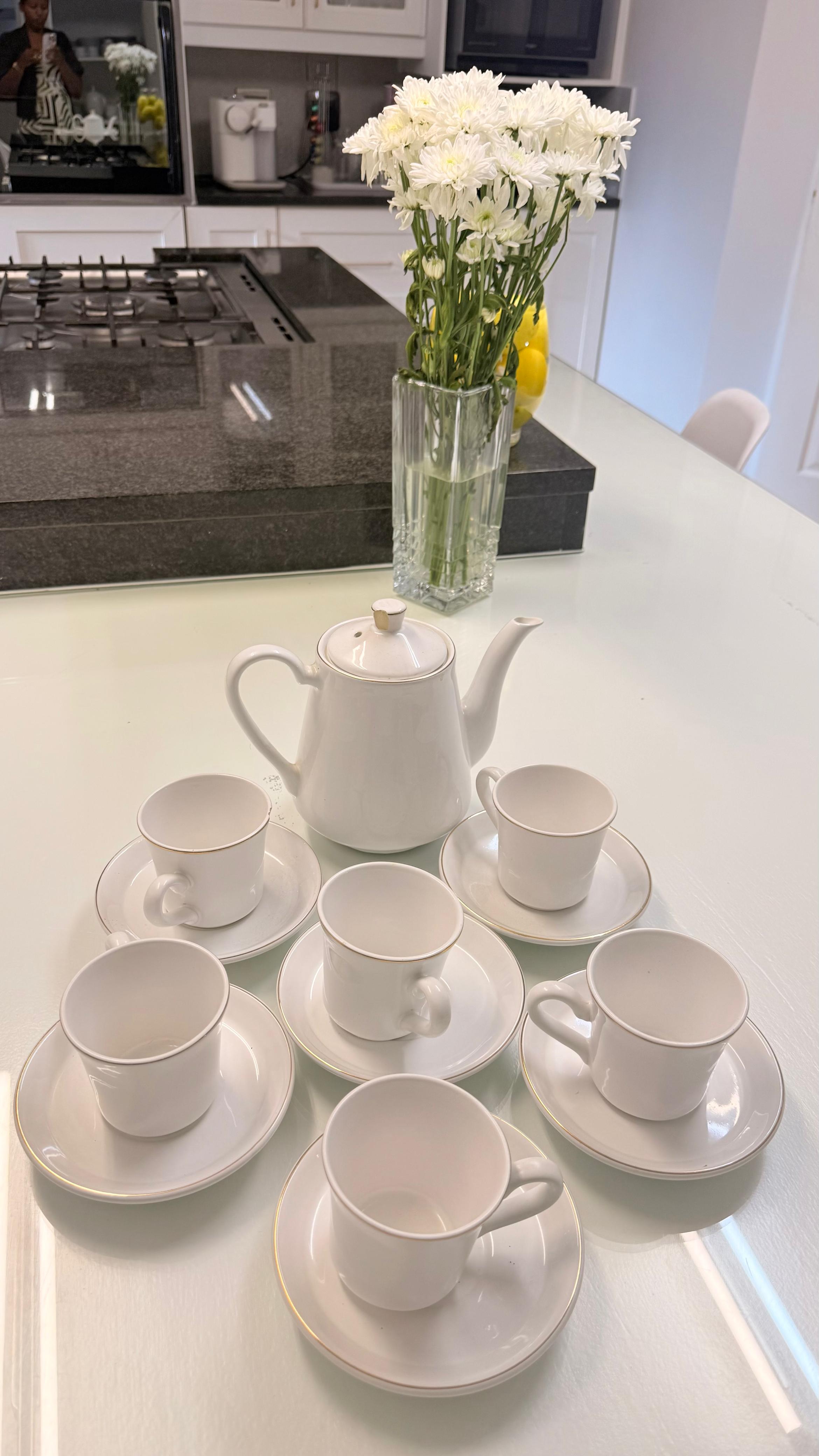 Willsgrove White tea set with teapot 1