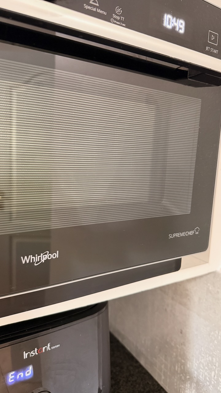 Whirlpool - Supreme Chef Combination Microwave Oven - Black & Silver