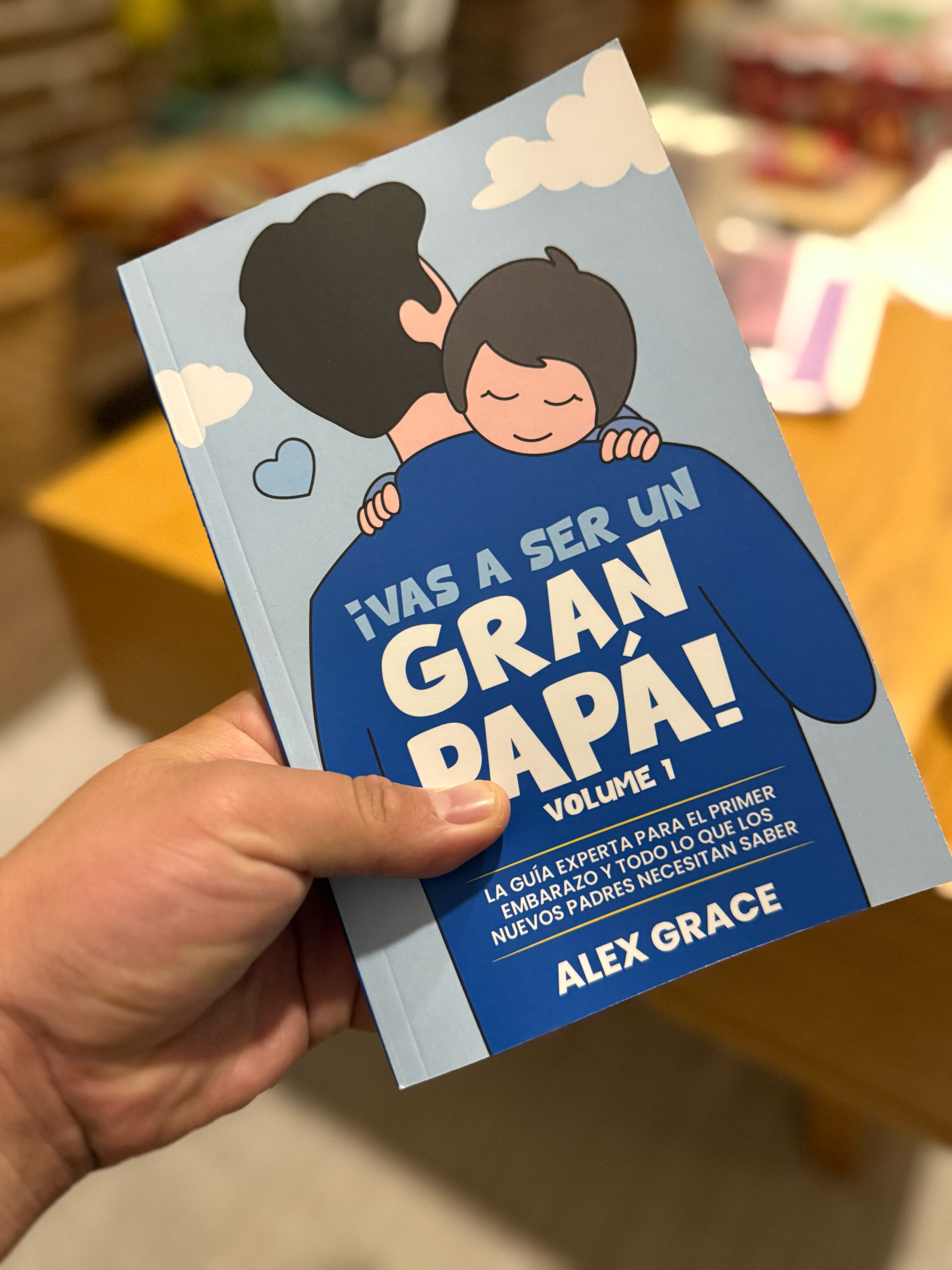 Me lo había pedido unos días antes, no recuerdo donde lo vi pero inmediatamente pensé en ti. No sé muchas cosas, tampoco se lo he contado a nadie, así que este libro me sirve como si guardara mi pequeño secreto: tú.