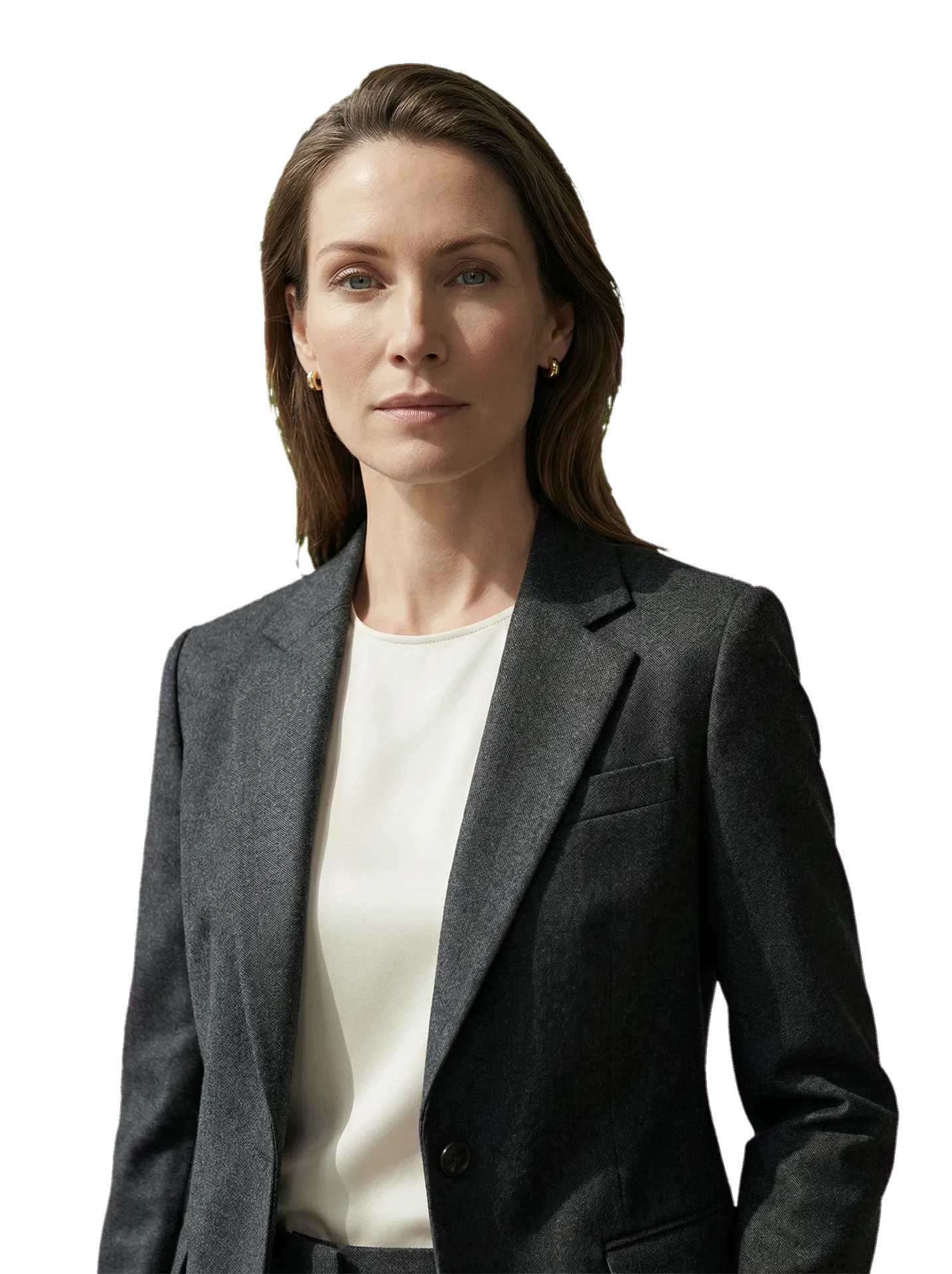 Detailaufnahme eines hellen Blazers mit seidiger Bluse