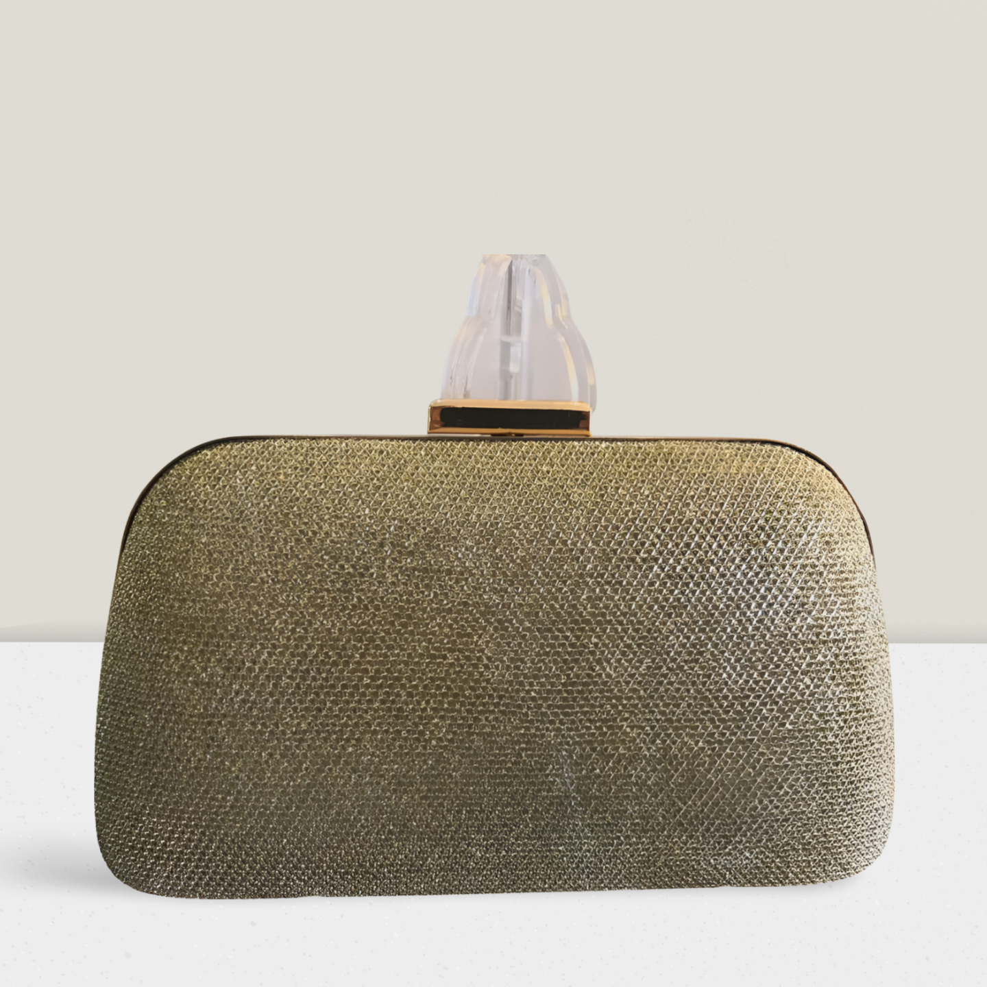 Clutch dourada tecido brilho
