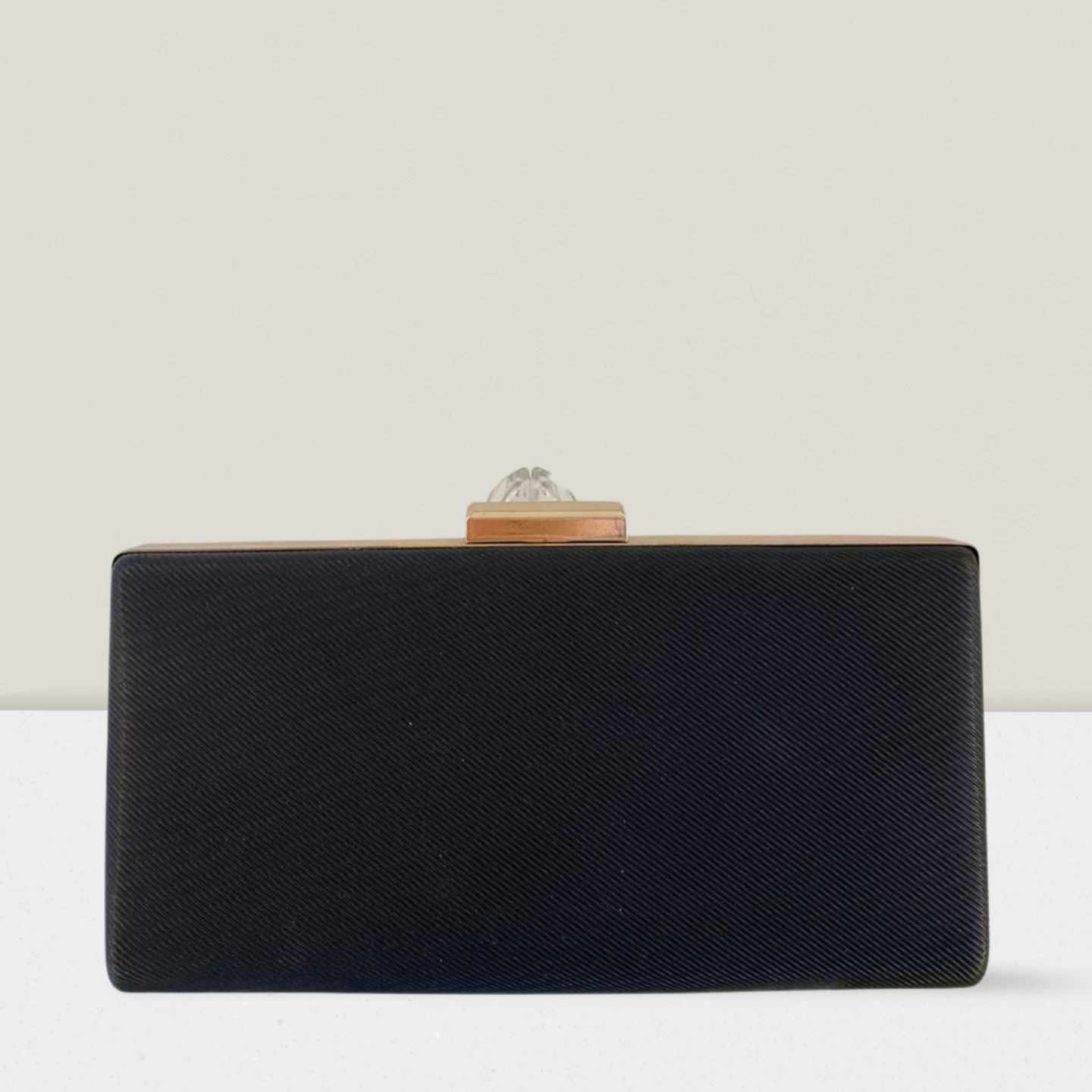 Clutch preta dourada